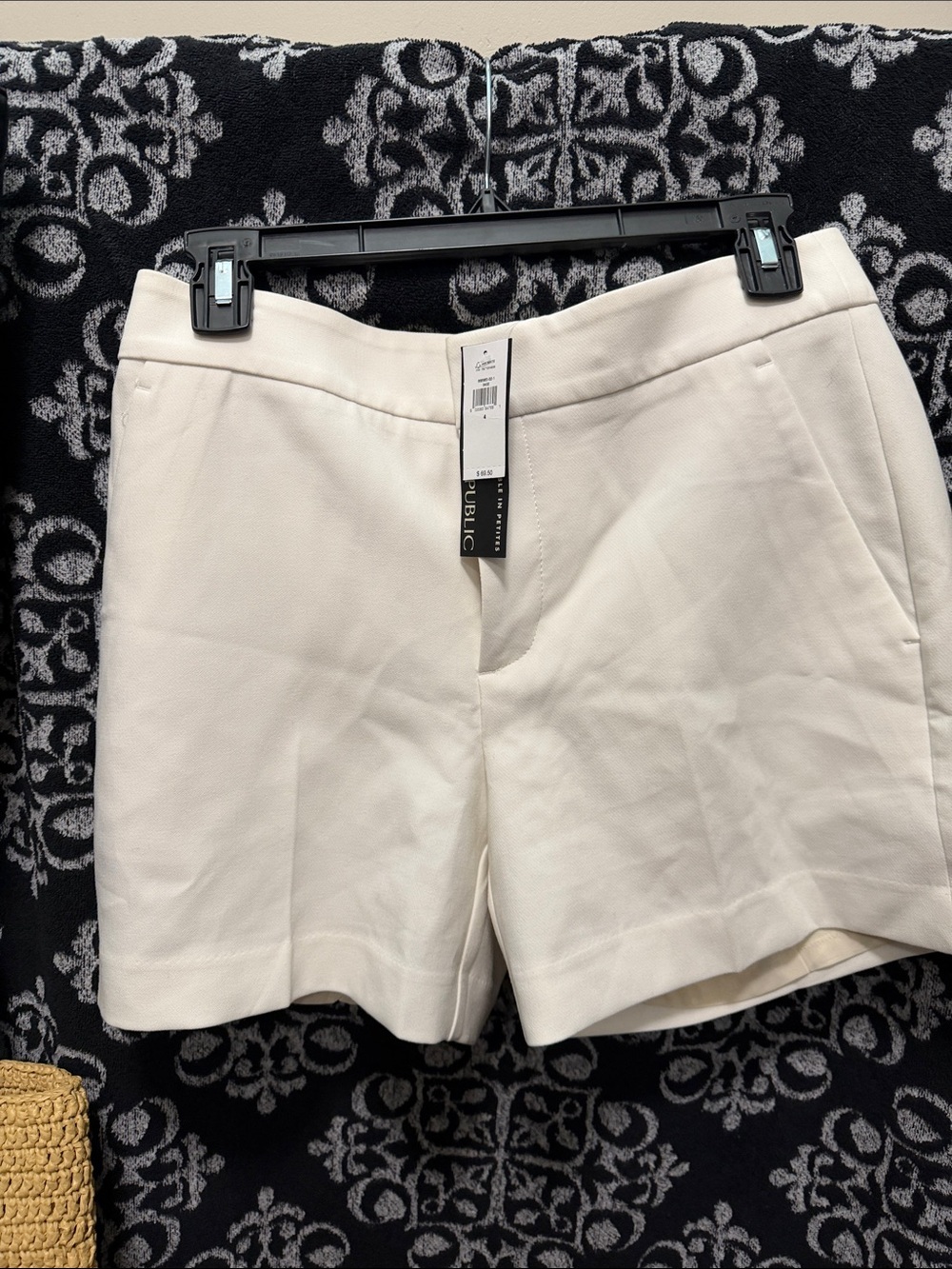 Banana Republic Cream Tailored Women's Shorts